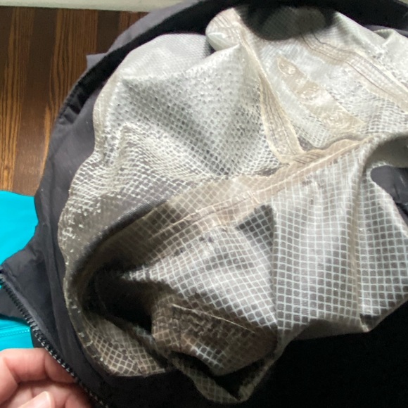 Black Mountain Equipment Co-op light Spring rain jacket. Women’s size small. - Picture 10 of 12